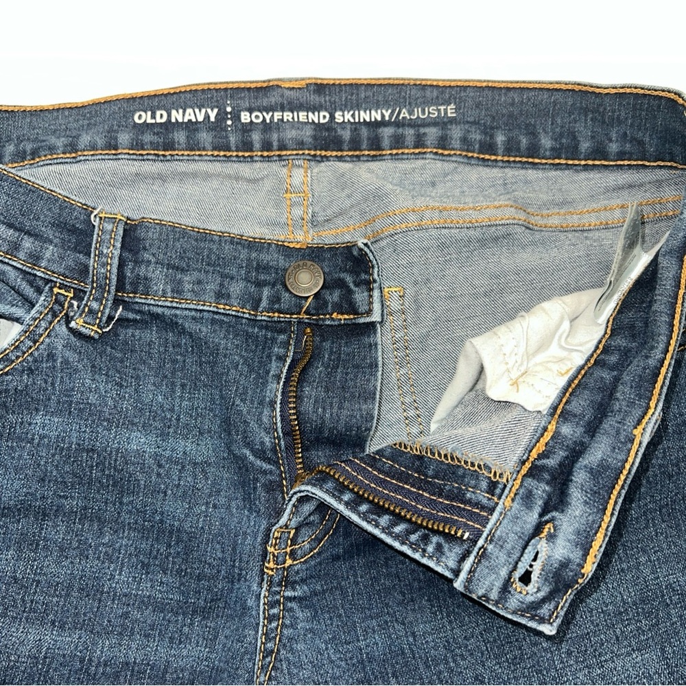 Old Navy Boyfriend Cut Capri Distressed Light Blue Denim Jeans - Picture 4 of 7